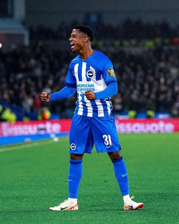 Ansu Fati jugando con el Brighton & Hove Albion