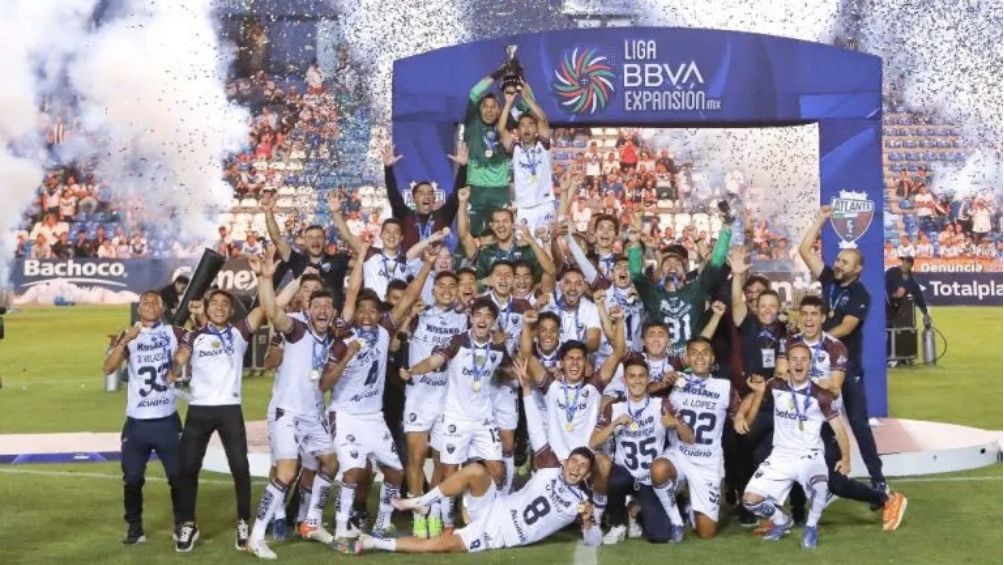 Potros de Hierro celebrando un campeonato