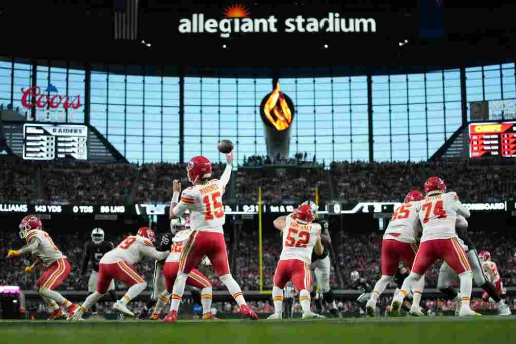 Mahomes en acción ante los Oakland Raiders