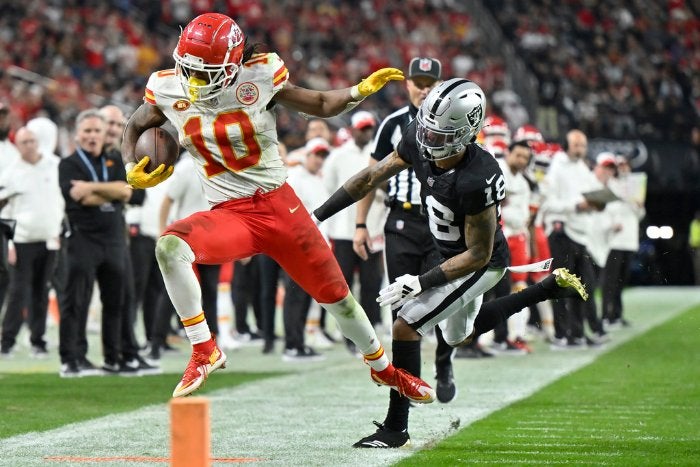 Chiefs remontó a Raiders