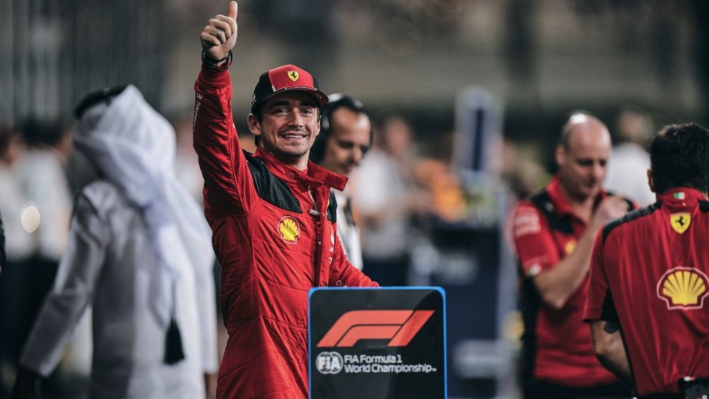 Leclerc celebra su posición en la parrilla en Abu Dhabi