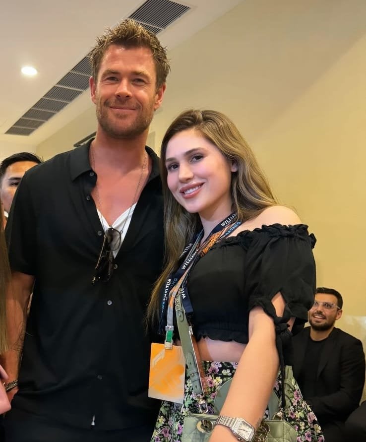 Esposa del boxeador presume foto con Chris Hemsworth