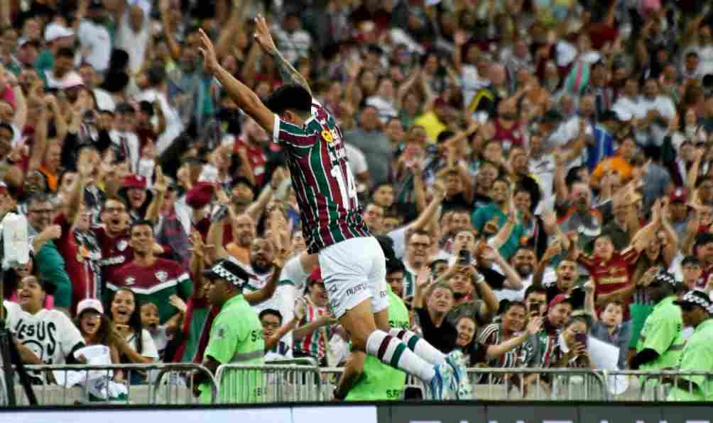 Cano en celebración de gol