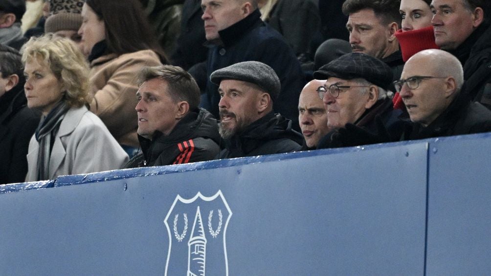 Ten Hag en las gradas de Goodison Park