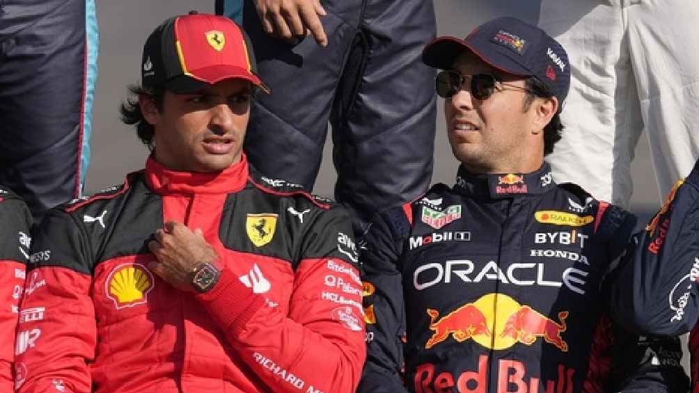 ¡Que llevado!  ‘Checo’ Pérez le hizo broma a Carlos Sainz durante sesión fotográfica