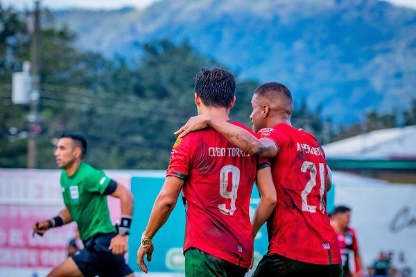 'Cubo' Torres celebrando su gol 