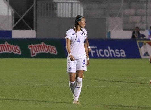 Bárbara Murillo en un partido de Honduras