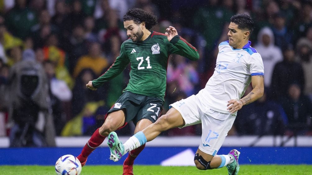 Huerta con el Tri ante Honduras