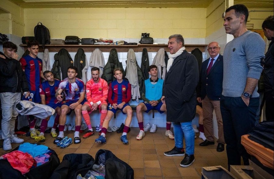 Joan Laporta con Rafael Márquez y el Barcelona B