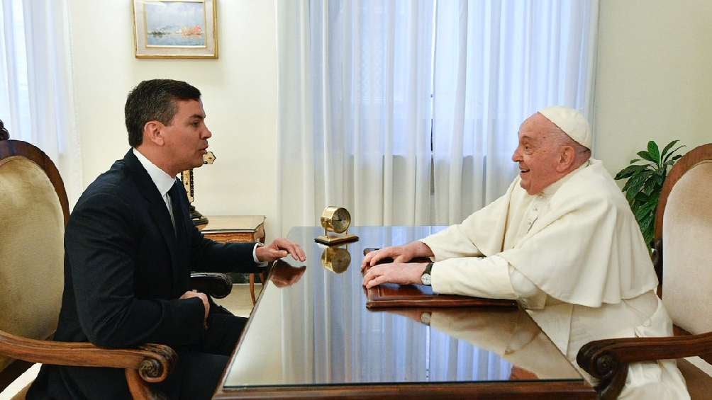 Este lunes recibió en el Vaticano al Presidente de Paraguay, Santiago Peña.