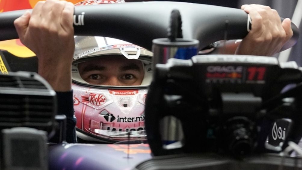 Checo Pérez en su monoplaza