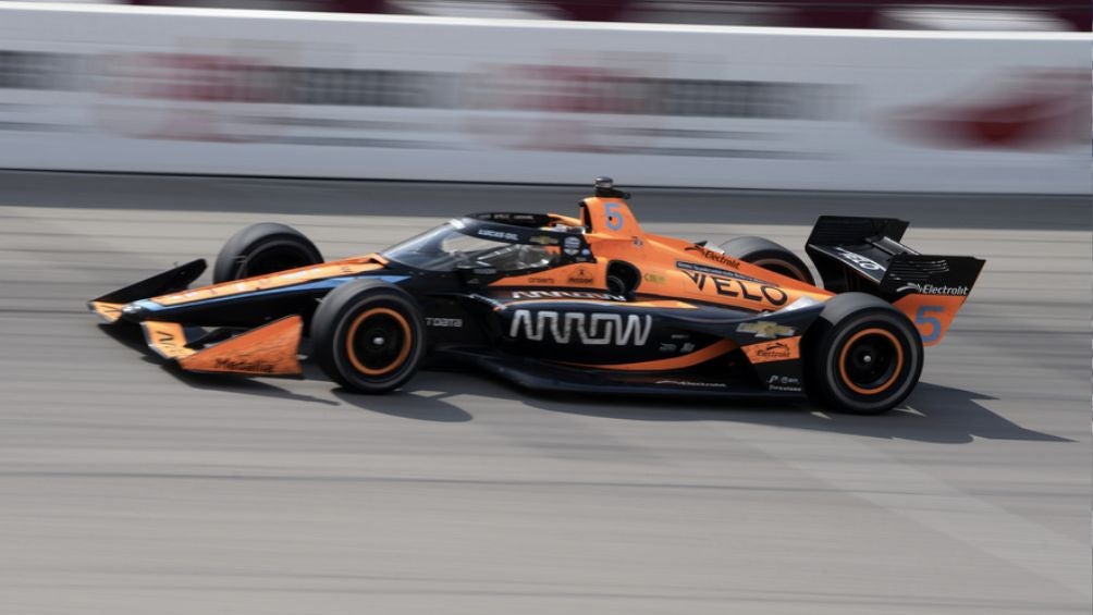 O`Ward durante una carrera en IndyCar