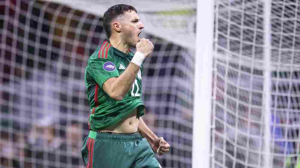 Santiago Giménez con la Selección Mexicana 