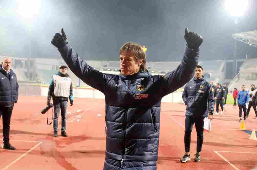 Almeyda celebrando con el AEK 