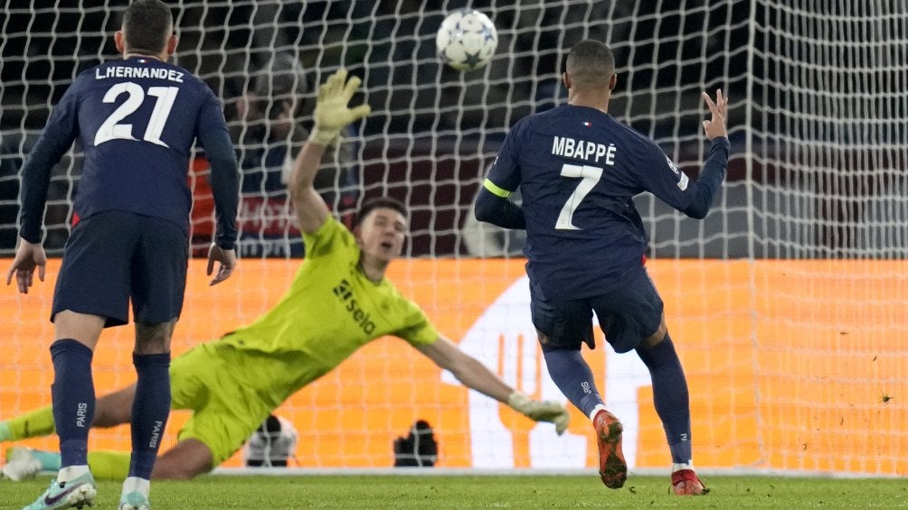 Mbappé hizo el empate que dejó con vida al PSG 