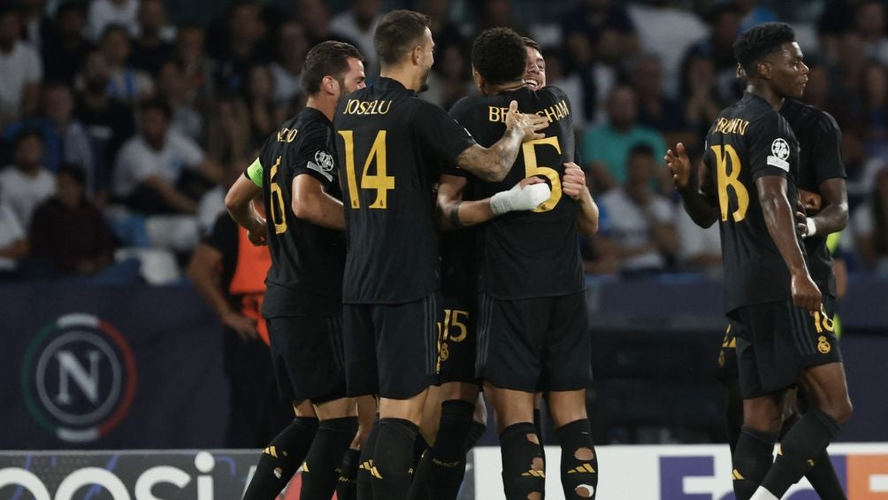 El Madrid celebrando uno de sus goles en Nápoles