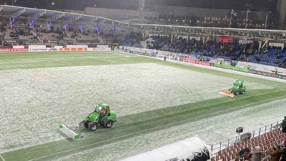 La nieve estuvo presente en el partido