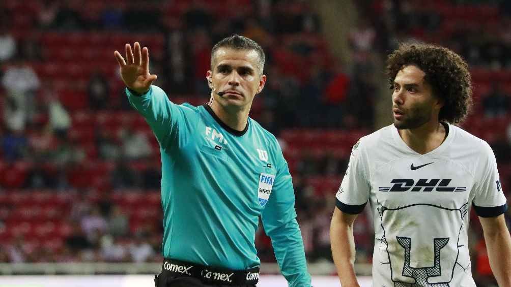 ¿Hubo ayuda? Álvaro Morales asegura que hubo 'error arbitral' en el Chivas-Pumas