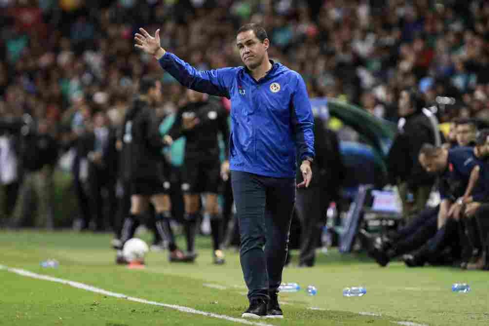 André Jardine en el juego de Ida contra León