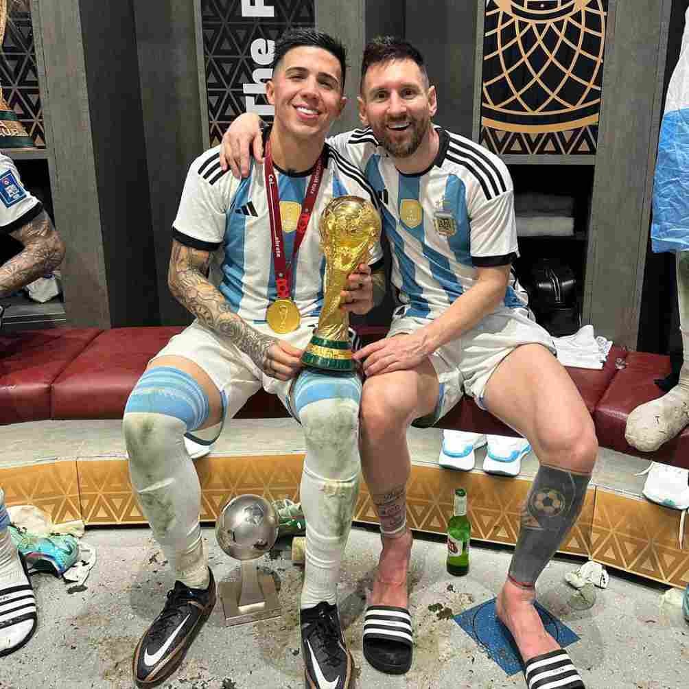 Fernpandez con Messi tras ganar la Copa del Mundo 