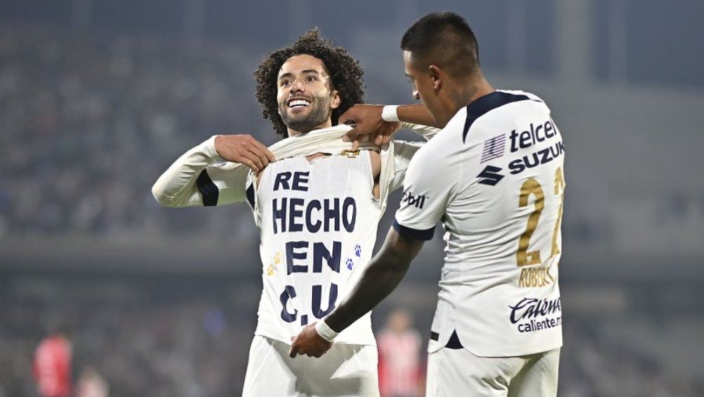 Chino Huerta celebra gol ante Chivas con playera a lo 'Jimmy' Lozano