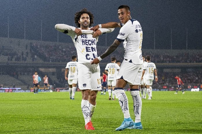 Chino Huerta celebra gol ante Chivas con playera a lo 'Jimmy' Lozano