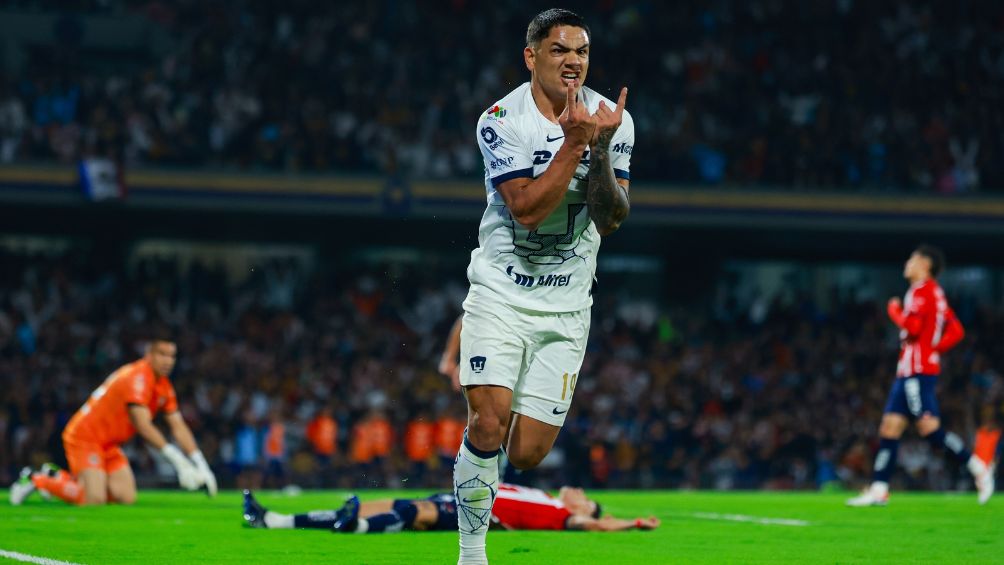 Fernández celebra el tercer gol