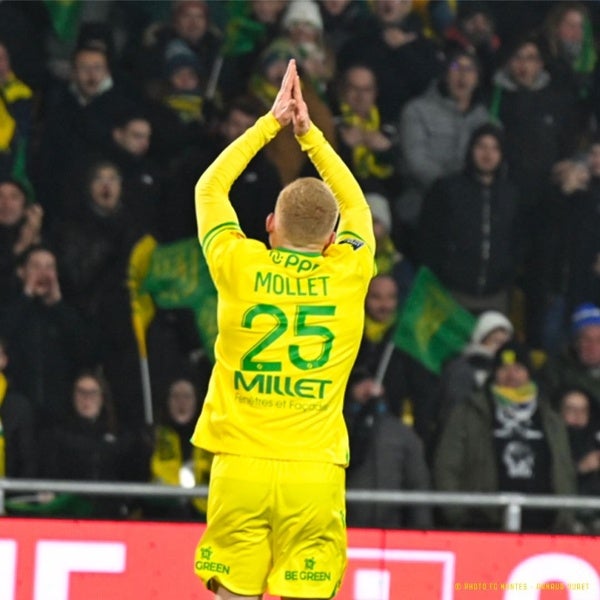 Florent Mollet celebrando su gol 