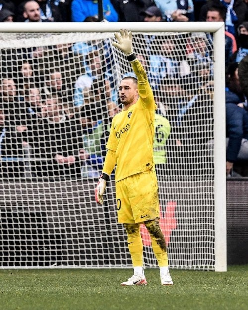 Arnau Tenas reemplazó a Gianluigi Donnarumma