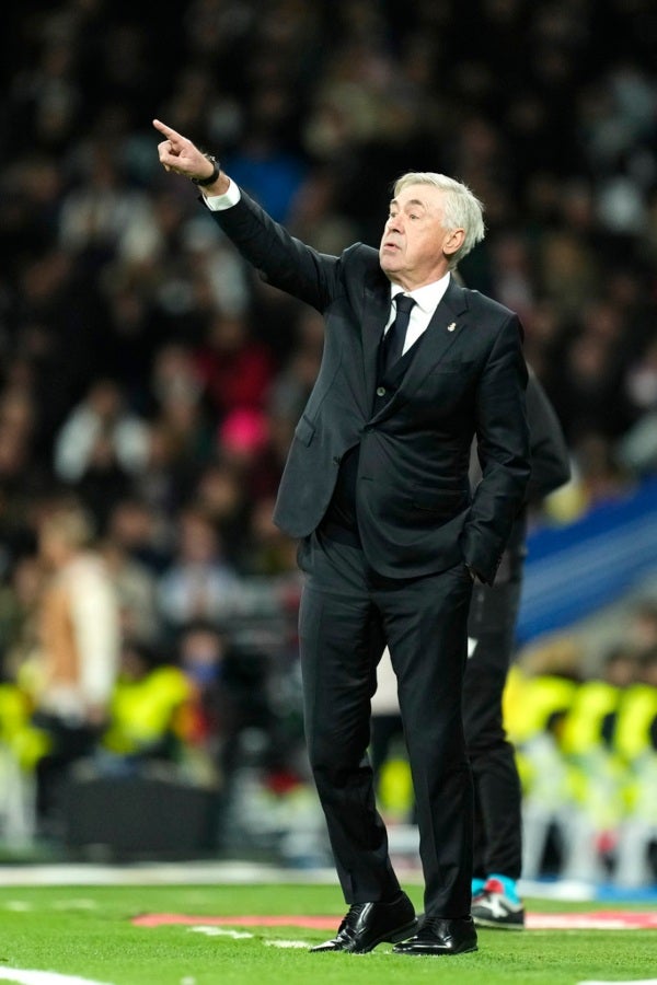 Carlo Ancelotti, DT de Real Madrid, en problemas por las lesiones