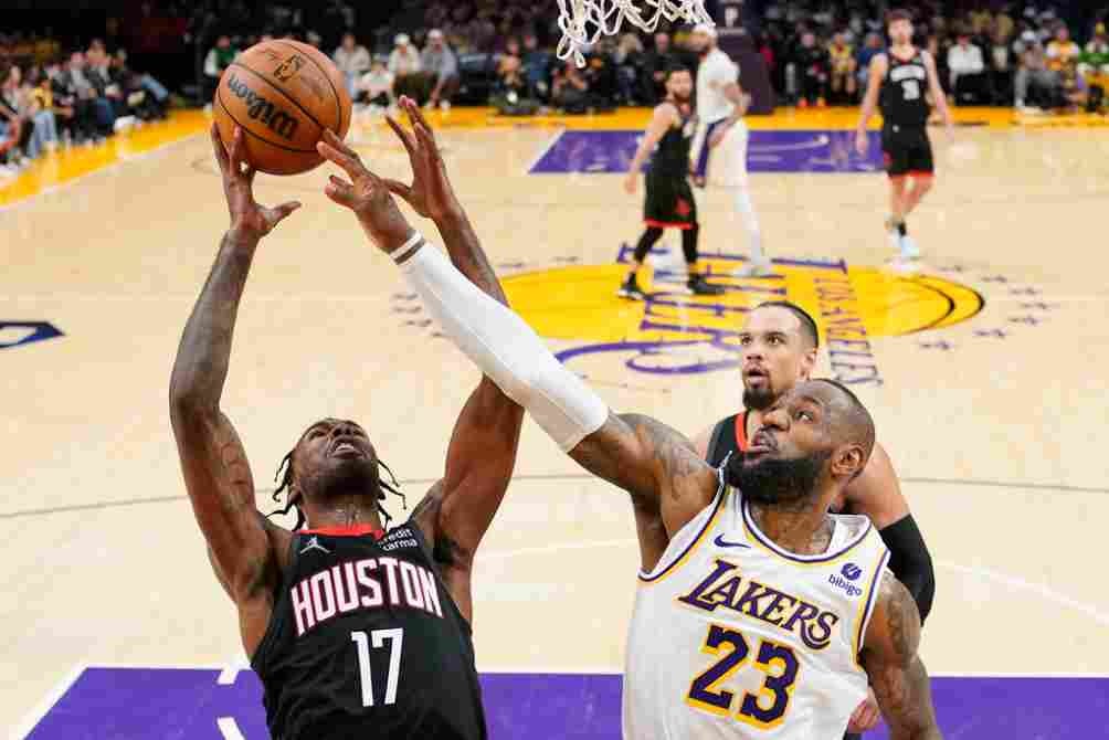 LeBron James ante los Rockets de Houston