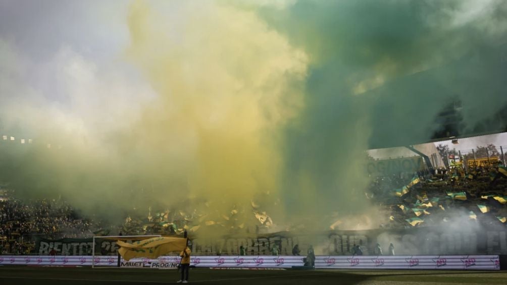 Los aficionados del Nantes durante un partido de visita