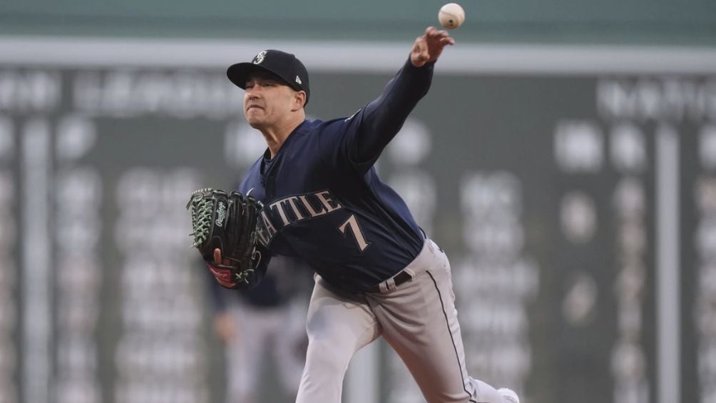 Marco Gonzales lanzando con los Mariners