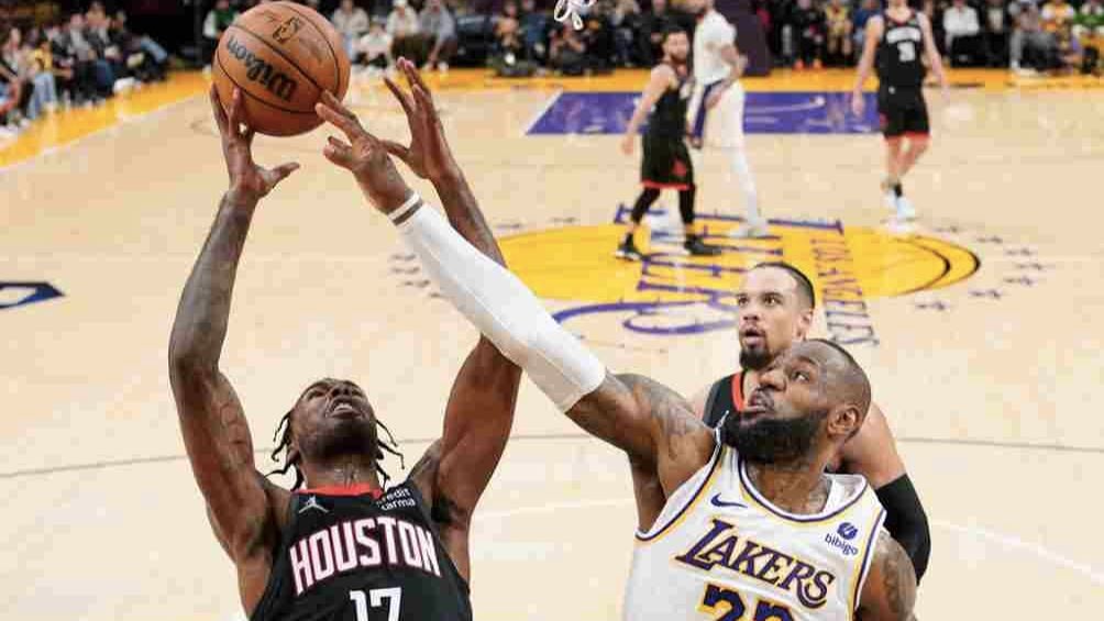 James en el partido ante Rockets