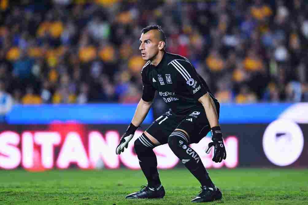 Nahuel Guzmán durante la serie ante Puebla