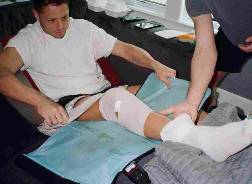 Chicharito tras su operación de rodilla