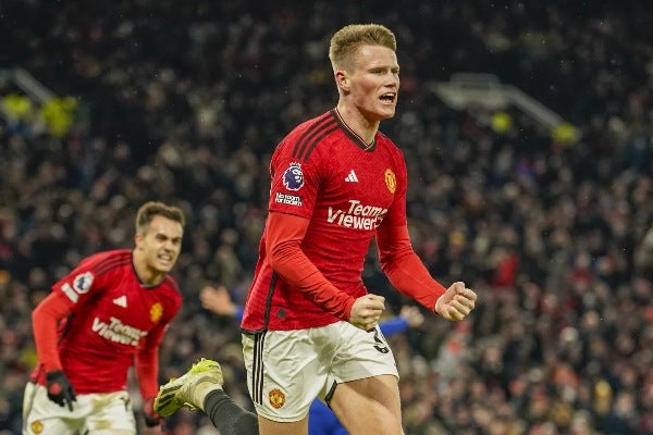 Scott McTominay celebrando su gol 