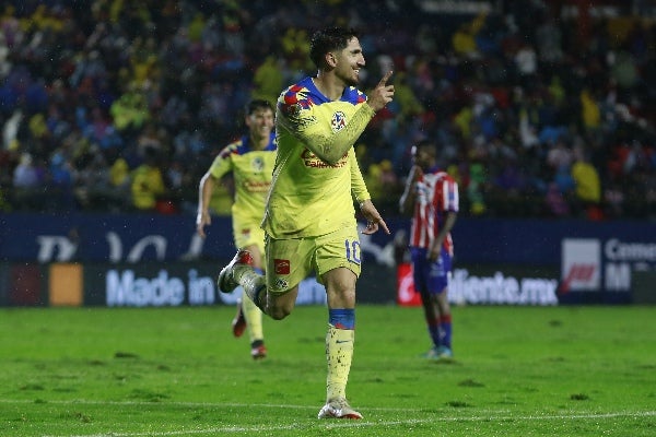 Diego Valdés jugando con el América