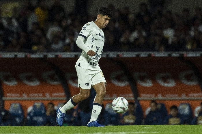 Jesús Rivas jugando con los Pumas 