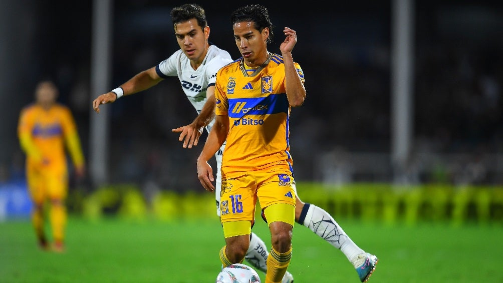 Diego Lainez celebra tiro de esquina a favor de Tigres 