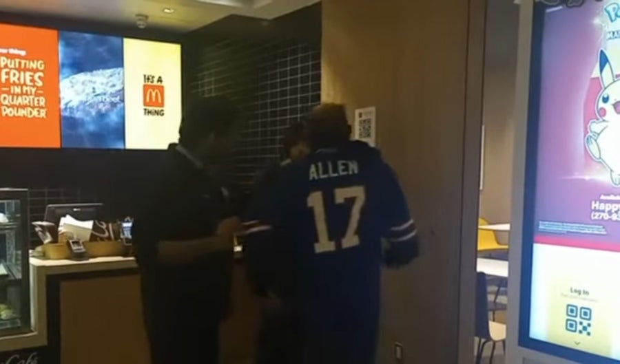 Fanático de Josh Allen se enfrasca en pelea