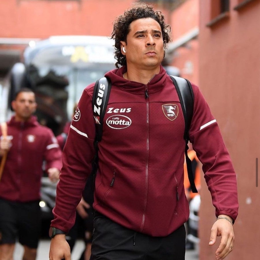 Guillermo Ochoa está cerca de volver con la Salernitana