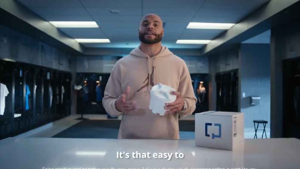 Dak Prescott se burla de equipos de NFL y Ryan Reynolds en comercial de cáncer de colon