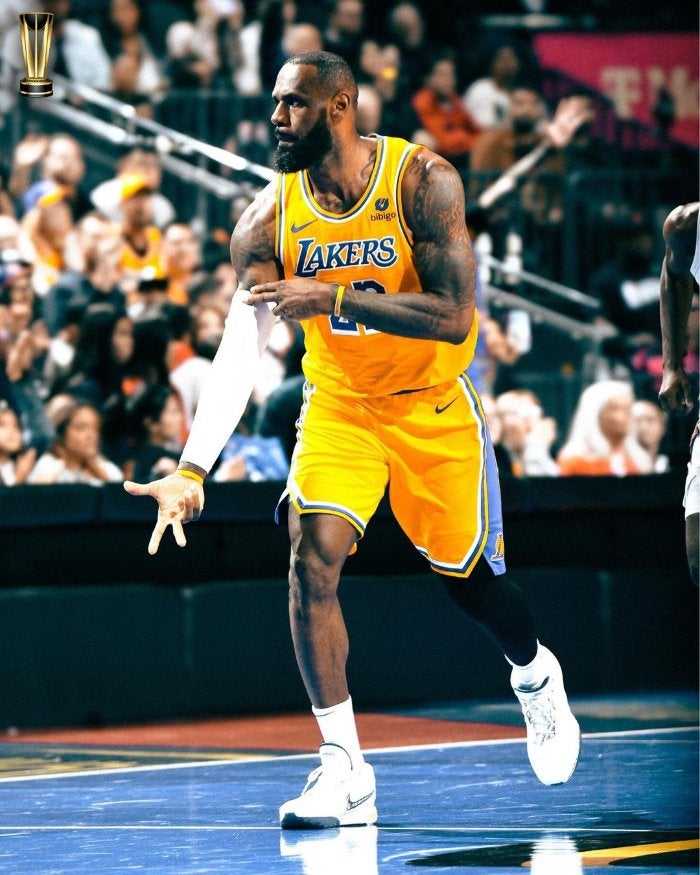 Lebron guio el triunfo de los Lakers