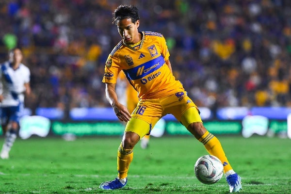 Diego Lainez jugando con Tigres 