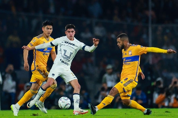 Pumas enfrentando a Tigres