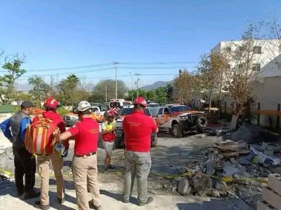 Elementos de la Cruz Roja auxiliando