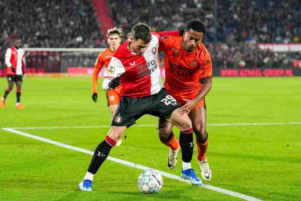 Giménez en acción contra Volendam 