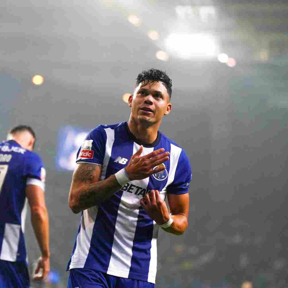 Evanilson celebra el primer gol del encuentro