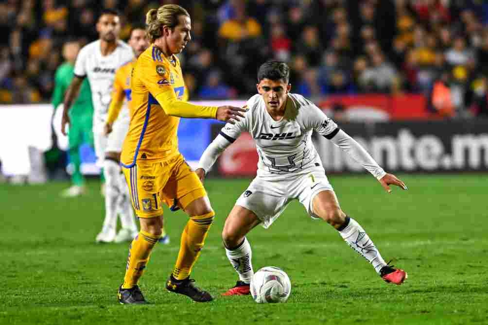 Sebastián Córdova en la serie ante Pumas